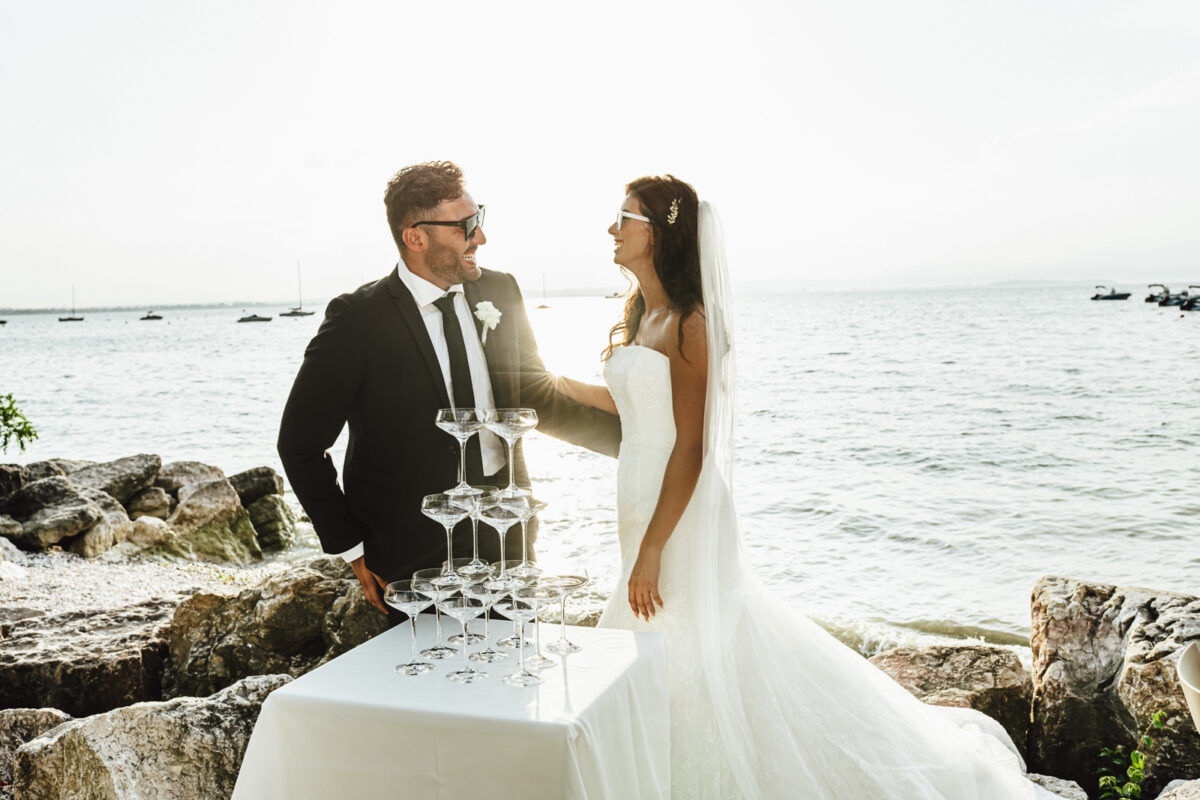 Romantische Hochzeit Gardasee, Brautpaar am Seeufer, mediterrane Landschaft, Hochzeitsfotografie Italien, Hochzeit am Gardasee, romantische Kulisse, Brautpaar mit Seeblick, italienische Hochzeitslocation,Hochzeitsfotografie Gardasee, Braut und Bräutigam, mediterranes Ambiente, Hochzeit in Italien,Romantische Hochzeit in Italien, Brautpaar am Gardasee, malerische Landschaft, italienische Hochzeitslocation,"Hochzeit Gardasee Italien, Braut und Bräutigam, idyllische See-Kulisse, Hochzeitsfotograf."Brautpaar am Gardasee, romantische Hochzeit Italien, mediterrane Location, Seeufer Hochzeitsfoto